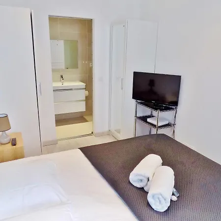 Riviera Carre D'or Le Suede Dernier Etage * Nice